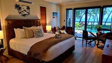 Beach View Suite: King Bed | 高級寢具、房內夾萬、手提電腦工作空間、遮光窗簾/窗簾