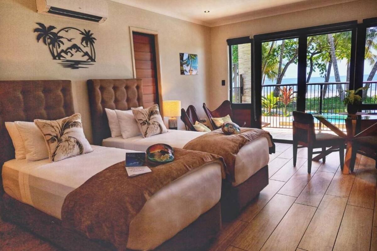 Luxury Suite, Beach View, Ground Floor | 1 makuuhuone, ylelliset vuodevaatteet, tallelokero huoneessa