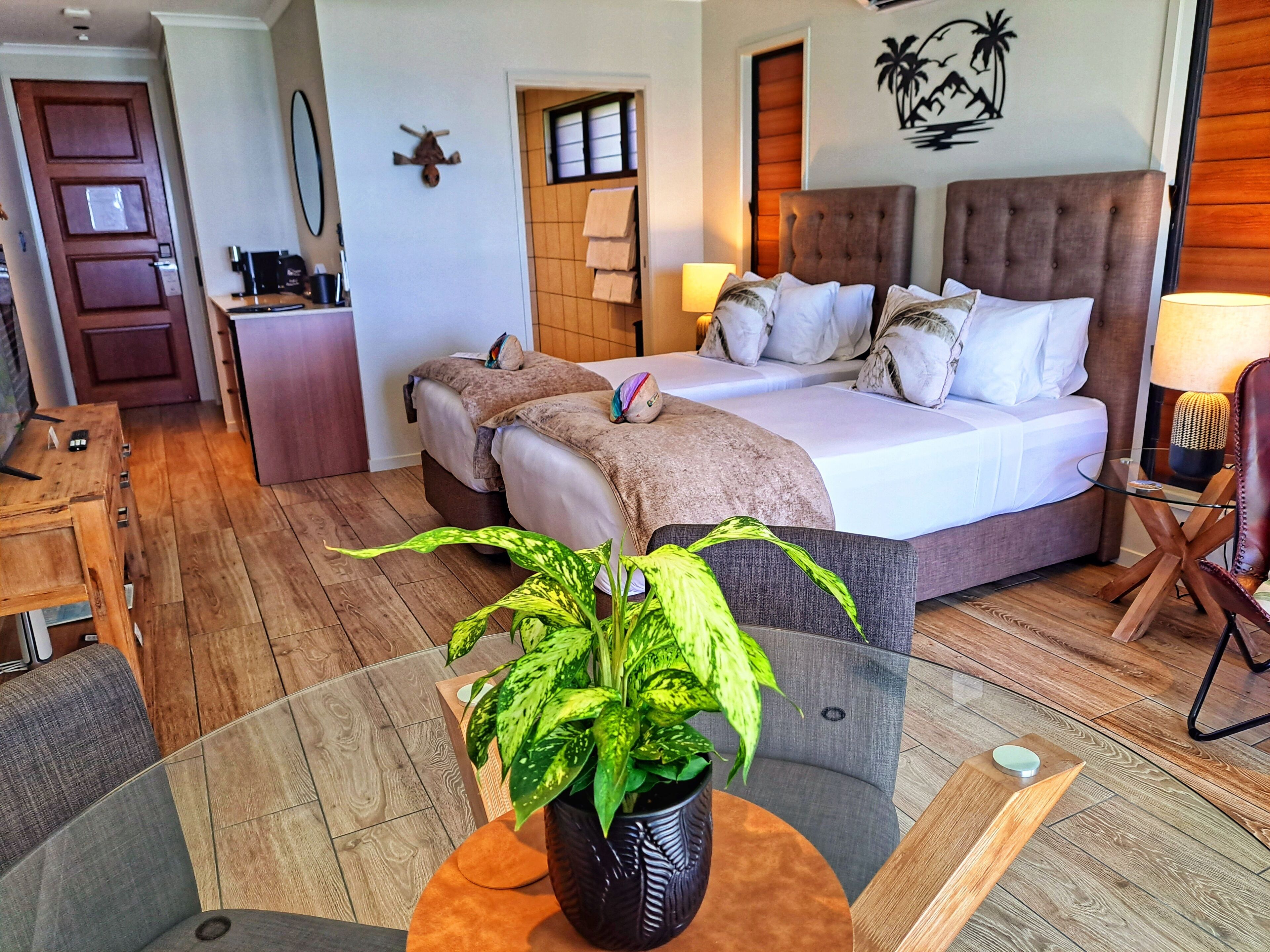 Beach View Suite: King Bed | Premium bedding, in-room safe, laptop workspace, blackout drapes