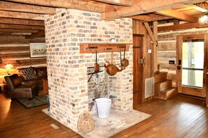 Interior - New! Carolina Frost Cabin in Downtown Mocksville (Mocksville)