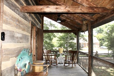 New! Carolina Frost Cabin in Downtown Mocksville