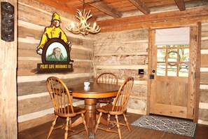 Dining - New! Carolina Frost Cabin in Downtown Mocksville (Mocksville)