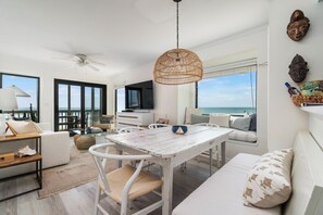 Smart-TV, Videospiele, DVD-Player, Bücher