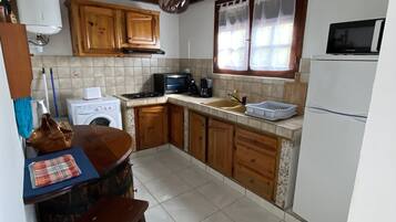 冰箱、微波炉、烤箱、炉灶