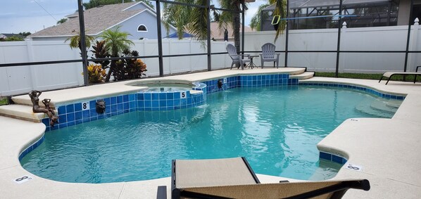 室外游泳池，恒温泳池