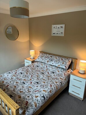2 Schlafzimmer, Bügeleisen/Bügelbrett, Reisekinderbett, kostenloses WLAN