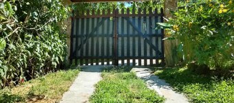 Nature, tranquility. Access to the lake. We accept PET