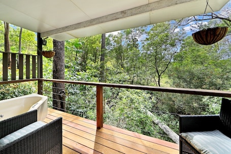 Outdoor spa tub. Romantic private couples retreat