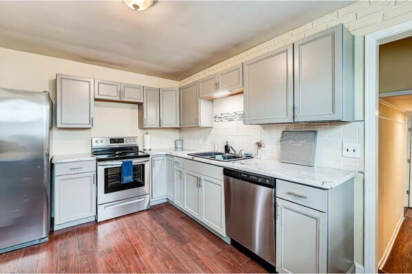 Fridge, microwave, oven, stovetop
