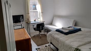 Habitación familiar, 1 cama Queen size y sofá cama, vista a la ciudad | 1 habitación, ropa de cama de alta calidad y edredón