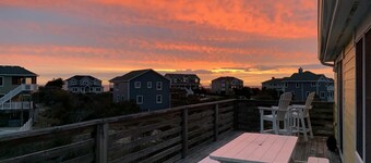 Water Music OBX: Ocean views, easy beach access, private pool. Pet friendly.