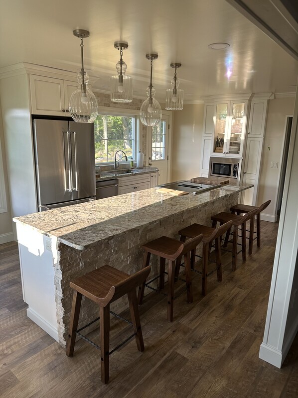 Fridge, microwave, oven, stovetop - Beautiful home on Lords Point in Stonington CT with lots of parking on large lot (Stonington)