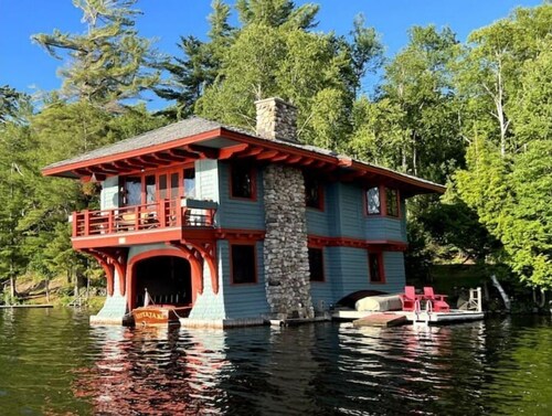 4 Seasons New Home on Beautiful Loon Lake