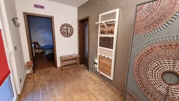 2 bedrooms, iron/ironing board, bed sheets