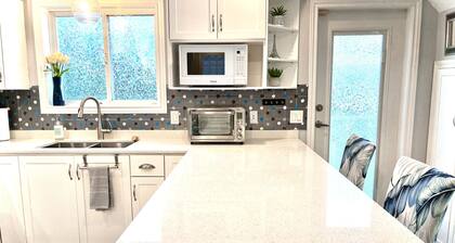 Bright and Comfortable Retreat Downtown Kelowna