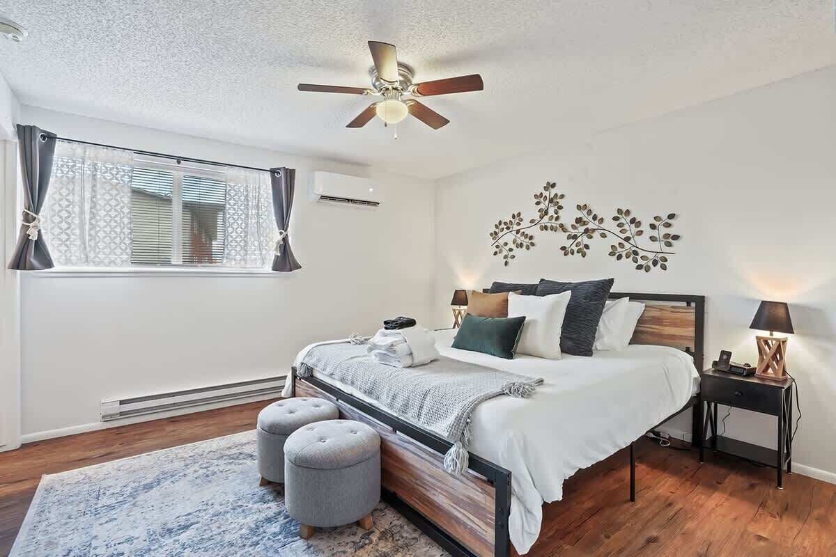 2 bedrooms, iron/ironing board, WiFi, bed sheets