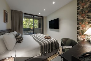 The Oxford Room with Balcony | Minibar, in-room safe, desk, soundproofing - 202 Elizabeth (Surry Hills)
