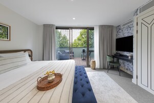 Rom – standard, balkong (The William) | Minibar, safe på rommet, skrivebord og lydisolert