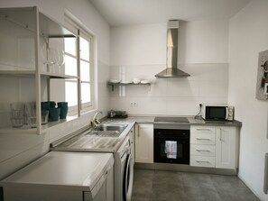 Kühlschrank, Mikrowelle, Ofen, Geschirrspüler