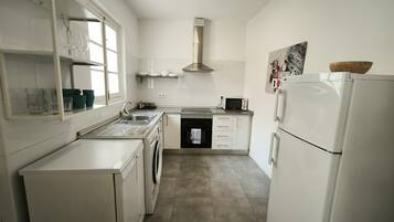 Refrigerador, microondas, horno y lavavajillas