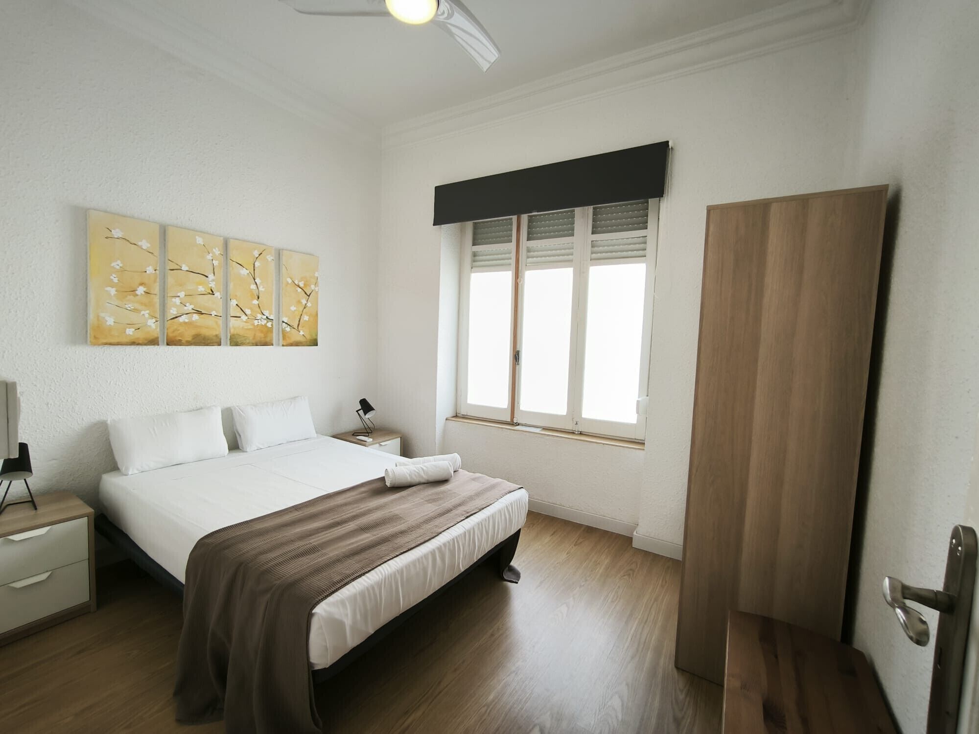 3 slaapkamers, een strijkplank/strijkijzer, gratis wifi, beddengoed