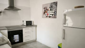 Refrigerador, microondas, horno y lavavajillas