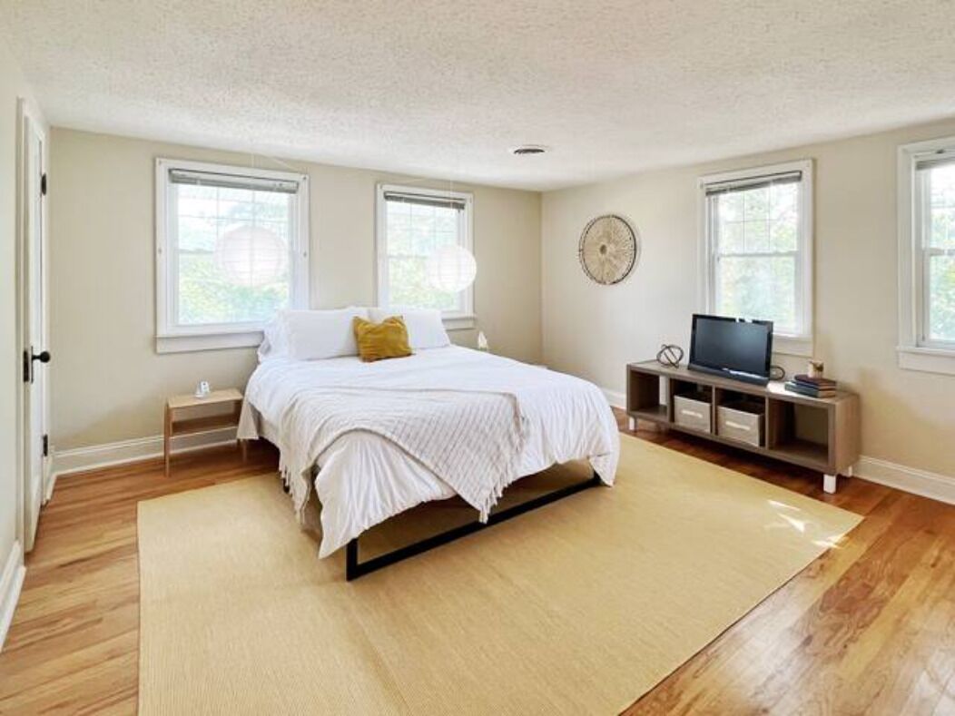 4 bedrooms, WiFi, bed sheets