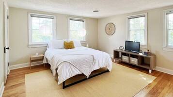 4 bedrooms, WiFi, bed sheets