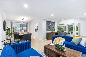 Rumah Keluarga, 4 kamar tidur | Area keluarga | Televisi LCD 6-inci dengan saluran TV kabel dan TV