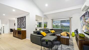 Family House, 4 Bedrooms | 4 bedrooms, free WiFi