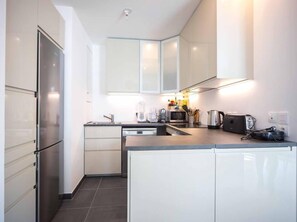 Réfrigérateur, micro-ondes, four, lave-vaisselle