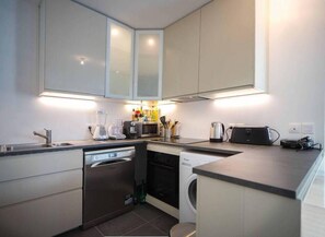 Fridge, microwave, oven, dishwasher - Paris as we like it! (Paris)