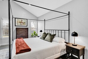 3 bedrooms, desk, iron/ironing board, travel cot