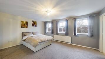 5 bedrooms, WiFi, bed sheets