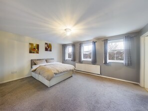 5 bedrooms, WiFi, bed sheets