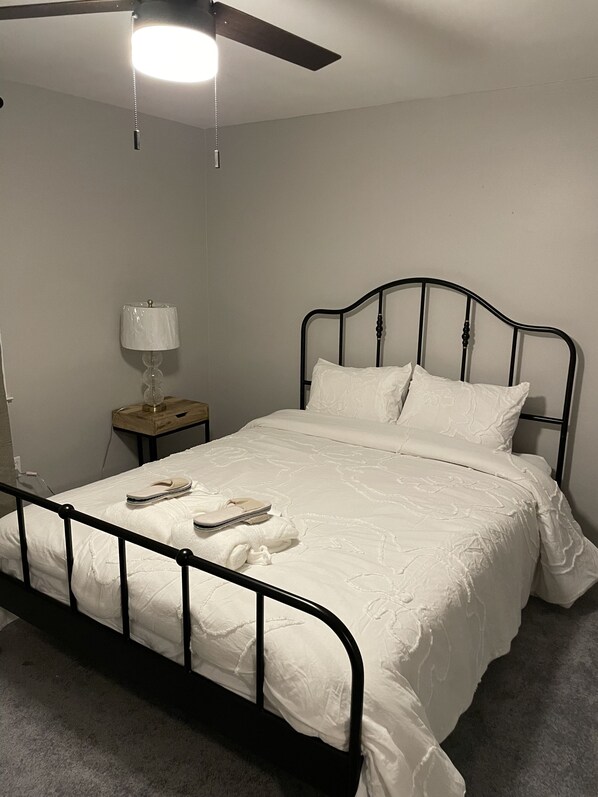 3 bedrooms, desk, iron/ironing board, free WiFi