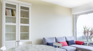 Interior - 471-One-bedroom apartment with terrace and full sea view. (ERQUY)