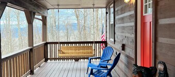 Stylish Cataloochee Mtn Cabin with a hot tub.