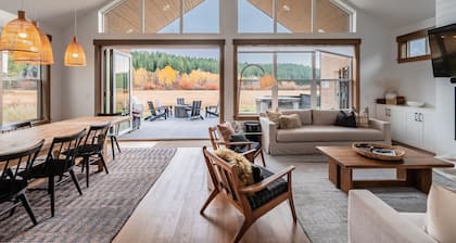 Hot Tub with Views of Nelson Preserve, Apartment Above Garage