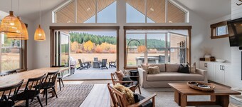 Hot Tub with Views of Nelson Preserve, Apartment Above Garage