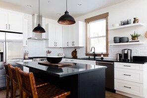 Fridge, microwave, oven, stovetop - Hot Tub with Views of Nelson Preserve, Apartment Above Garage (Cle Elum)