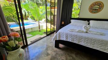 House | In-room safe, WiFi (free)