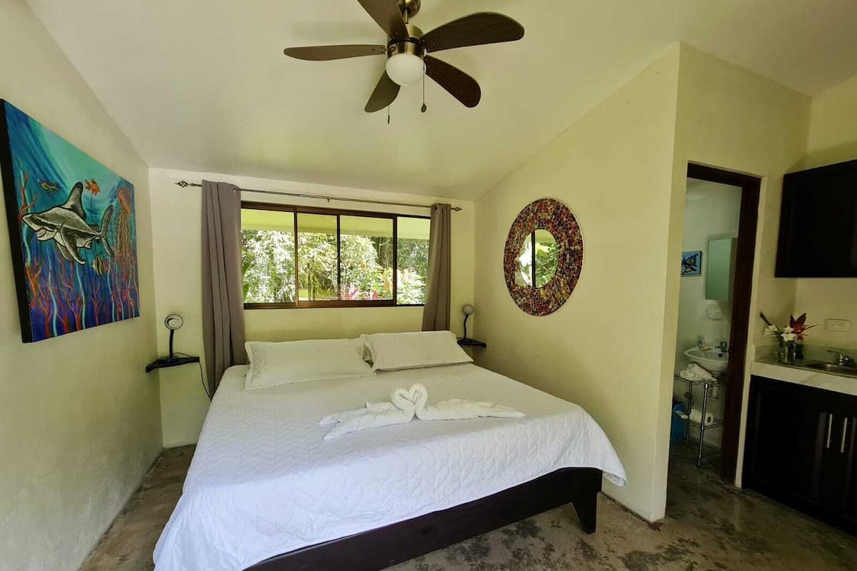 In-room safe, free WiFi