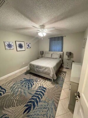 3 slaapkamers, een strijkplank/strijkijzer, wifi, beddengoed