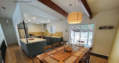 Private all season cottage on the majestic Madawaska River!