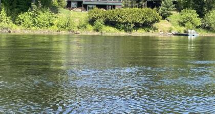 Private all season cottage on the majestic Madawaska River!