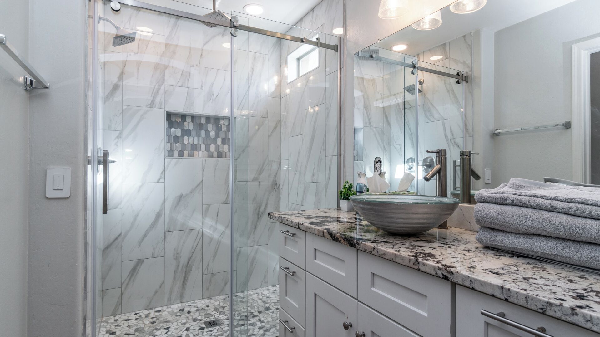Jetted tub, hair dryer, towels, soap