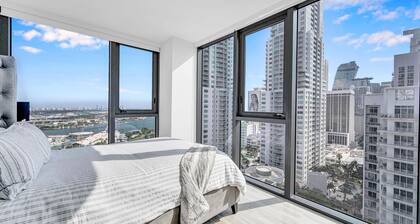 Beautiful 2Bed Bay Views
