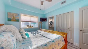 2 bedrooms, free WiFi, bed sheets - Walk to Sandfest, Shared Pools, Boardwalk to Beach (Port Aransas)