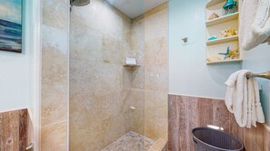 Shower, towels - Walk to Sandfest, Shared Pools, Boardwalk to Beach (Port Aransas)